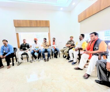 राष्ट्रीय अधिवेशन के उपरांत वाराणसी में प्रशासनिक अधिकारियों से मिला विश्व हिन्दू महासंघ का प्रतिनिधिमंडल